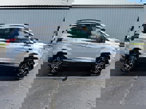 Used 2019 Ford Escape SEL image 2