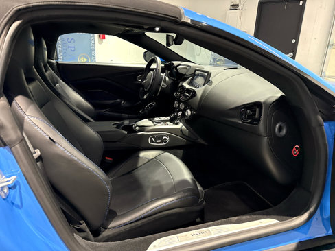 Used 2021 Aston Martin V8 Vantage Roadster image 27