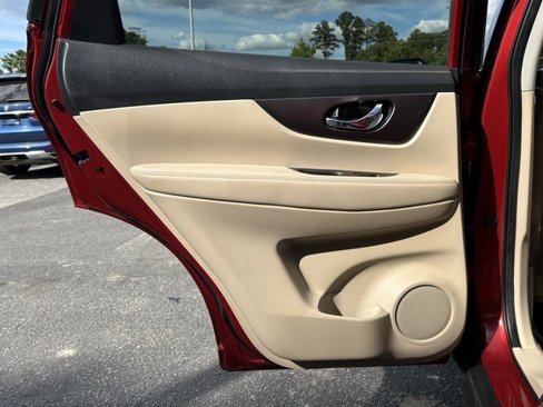 Used 2015 Nissan Rogue SV w/ SV Premium Package image 15