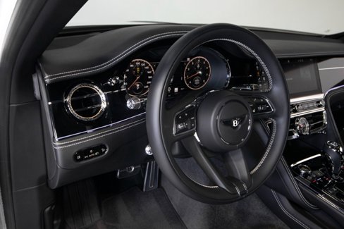 Used 2021 Bentley Flying Spur V8 image 23