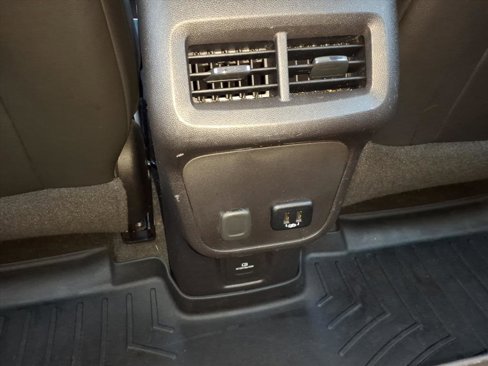 Used 2018 Chevrolet Equinox Premier image 16