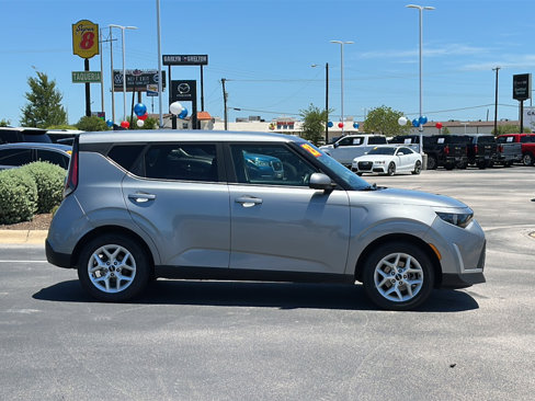 Used 2023 Kia Soul LX w/ LX Technology Package image 8