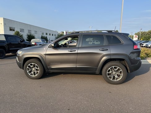 Used 2020 Jeep Cherokee Trailhawk image 2