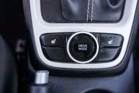 Used 2022 Hyundai Venue Limited image 17