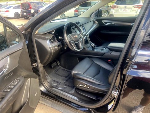 Used 2018 Cadillac XT5 Luxury w/ Driver Awareness Package image 10