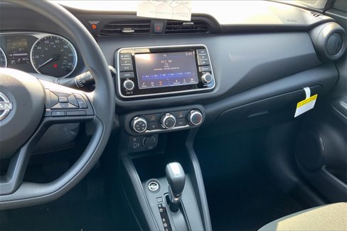 New 2025 Nissan Kicks Play S image 8