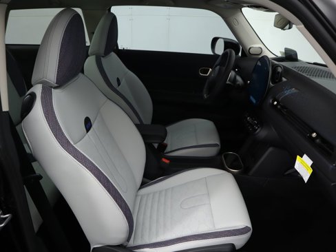 Used 2025 MINI Cooper 2-Door Hardtop image 22
