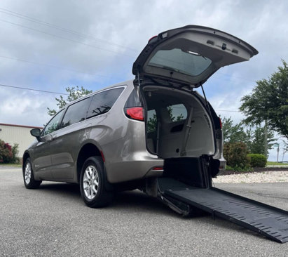 Used 2017 Chrysler Pacifica LX image 8