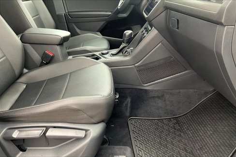 Used 2021 Volkswagen Tiguan SE w/ Panoramic Sunroof Package image 22