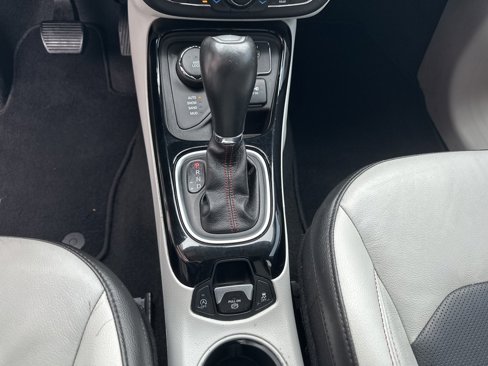 Used 2020 Jeep Compass Limited image 18