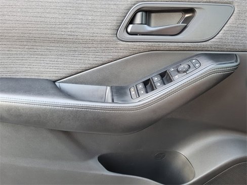 Used 2021 Nissan Rogue S image 26