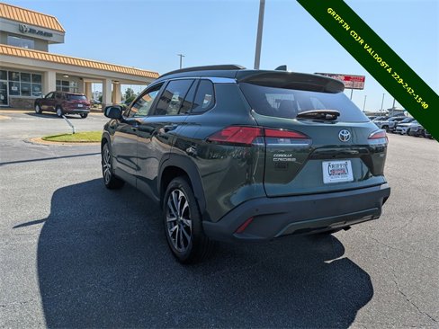 Used 2022 Toyota Corolla Cross XLE image 5
