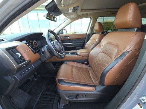 Used 2022 Nissan Pathfinder Platinum w/ Cargo Package image 10