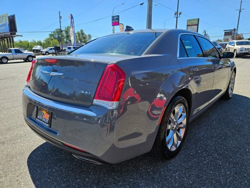 Used 2018 Chrysler 300 Touring L image 10