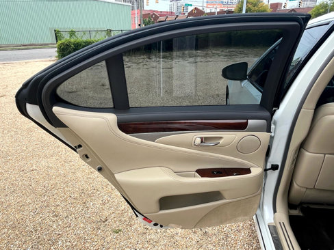 Used 2014 Lexus LS 460 image 34