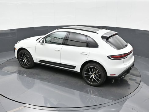 Used 2025 Porsche Macan image 27