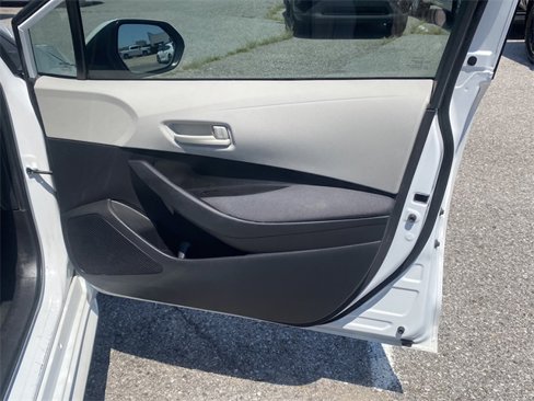 Used 2022 Toyota Corolla LE w/ Carpet Mat Package (TMS) image 10