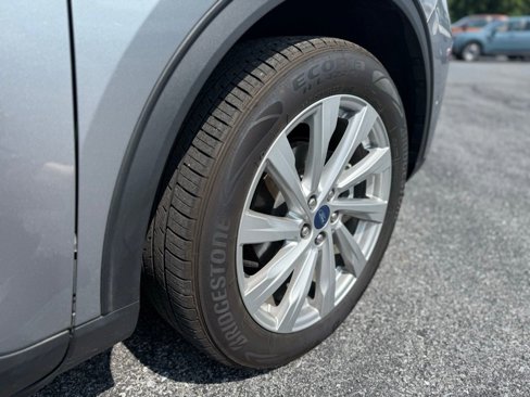 Used 2022 Ford Escape Titanium image 9