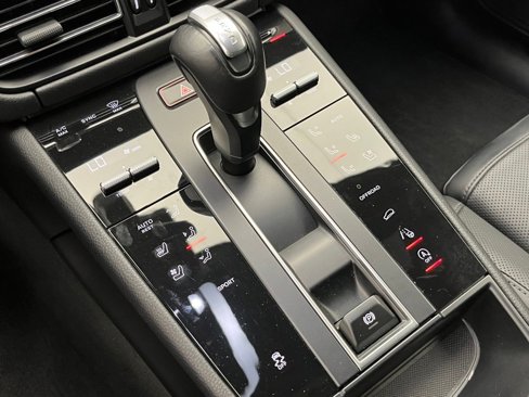 Certified 2024 Porsche Macan image 15