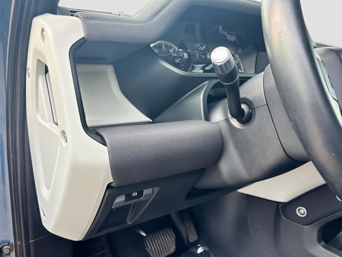 Used 2022 Land Rover Defender 110 SE image 11