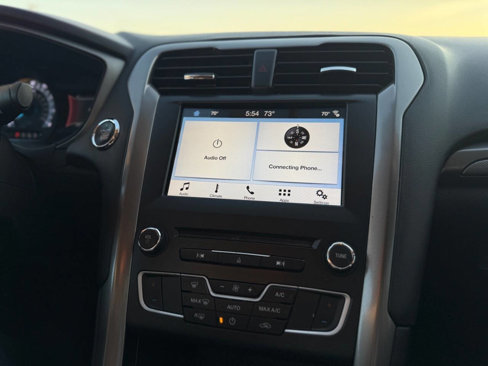 Used 2018 Ford Fusion SE w/ Fusion SE Technology Package image 15