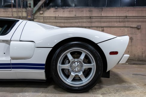 Used 2006 Ford GT image 10