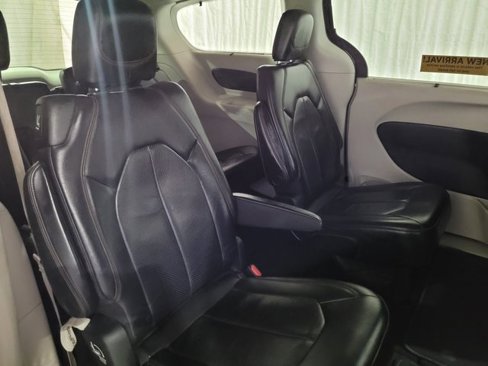 Used 2018 Chrysler Pacifica Touring-L w/ Premium Audio Group image 50