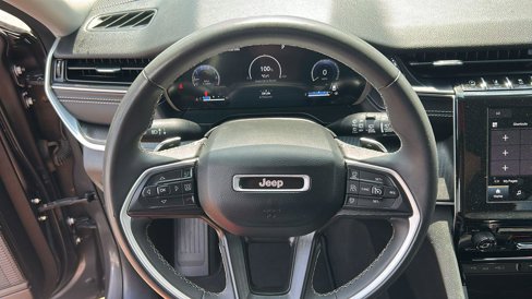 Used 2023 Jeep Grand Cherokee L Laredo image 11