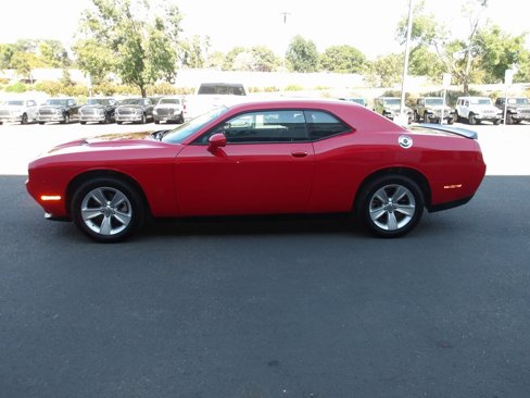 Used 2023 Dodge Challenger SXT image 5