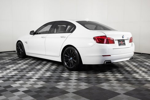 Used 2011 BMW 550i xDrive Sedan image 4