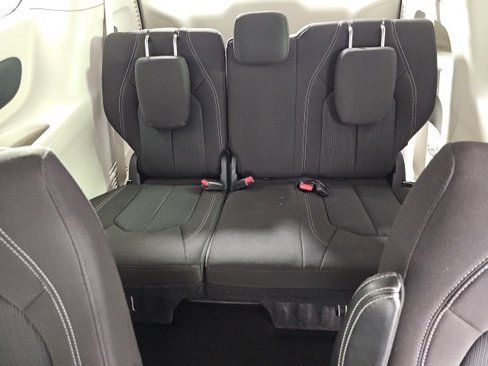 Used 2023 Chrysler Voyager LX image 26