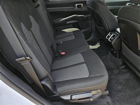 Used 2022 Kia Sorento LX image 12