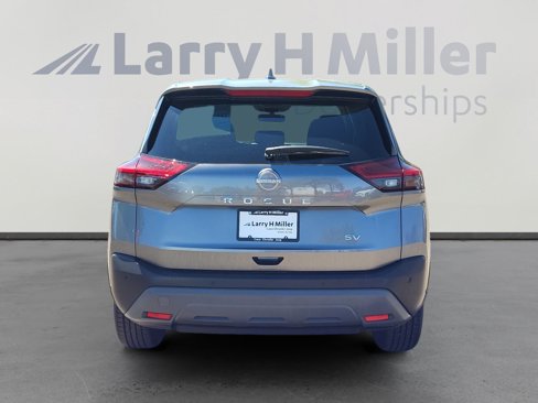 Used 2023 Nissan Rogue SV image 5