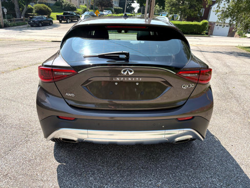 Used 2018 INFINITI QX30 Premium image 8