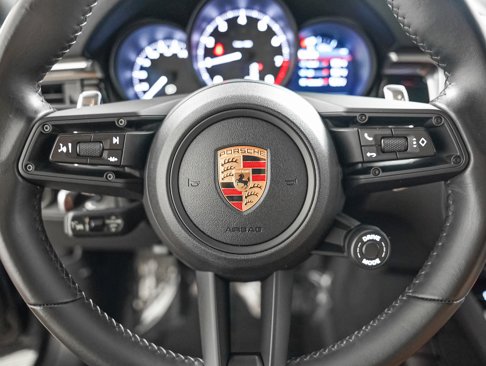 Certified 2024 Porsche Macan image 17
