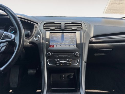 Used 2018 Ford Fusion SE w/ Equipment Group 201A image 6