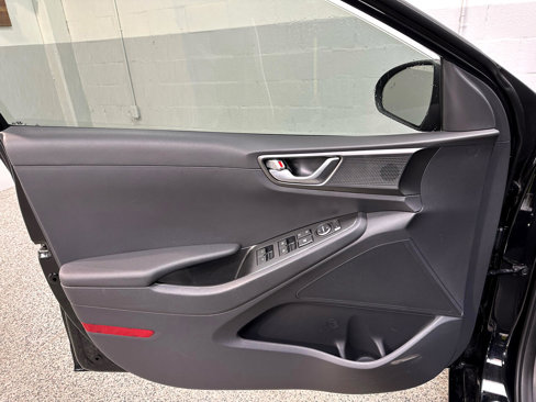 Used 2022 Hyundai Ioniq SEL image 12