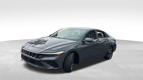 Used 2024 Hyundai Elantra Limited image 3