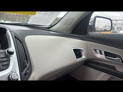Used 2017 Chevrolet Equinox Premier image 16