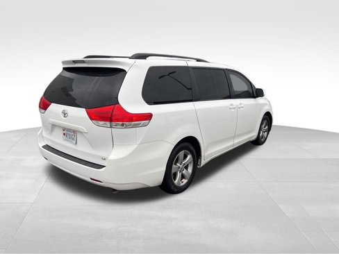 Used 2014 Toyota Sienna LE image 5