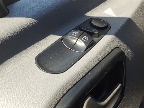 Used 2015 Mercedes-Benz Sprinter 2500 image 23