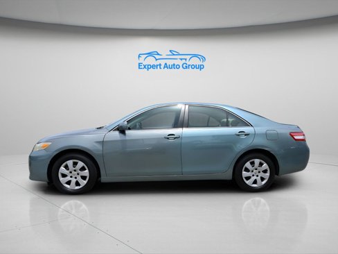 Used 2010 Toyota Camry image 2