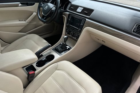 Used 2018 Volkswagen Passat 2.0T SE image 15