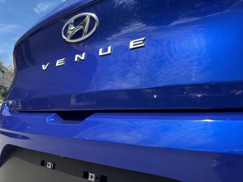 Certified 2022 Hyundai Venue SE w/ Cargo Package image 13