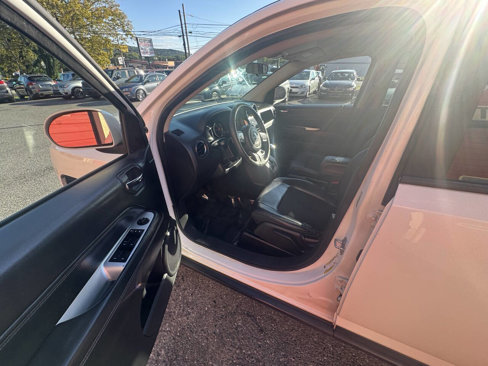 Used 2014 Jeep Compass Latitude image 19