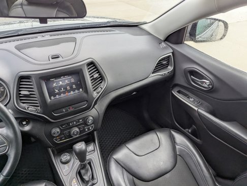Used 2019 Jeep Cherokee Latitude Plus w/ Cold Weather Group image 32