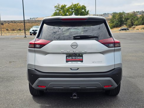 Used 2023 Nissan Rogue SV image 5