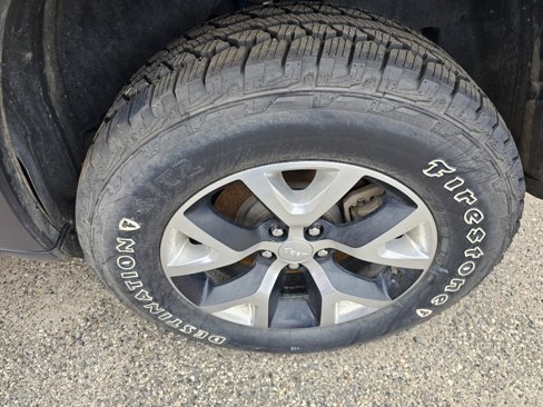 Used 2018 Jeep Cherokee Trailhawk w/ Cold Weather Group image 9