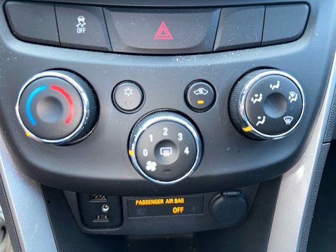 Used 2020 Chevrolet Trax LT w/ LT Convenience Package image 16