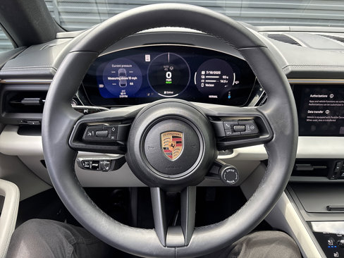 Certified 2024 Porsche Macan 4 Electric image 17